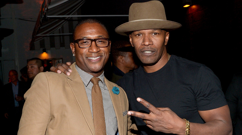 Tommy Davidson posing with Jamie Foxx