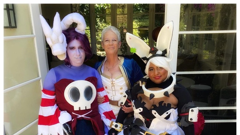 Jamie Lee Curtis poses with Ruby and Kynthia