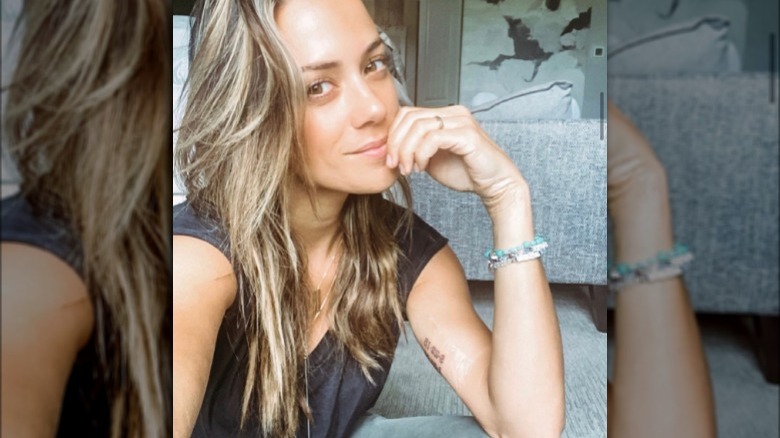 Jana Kramer selfie