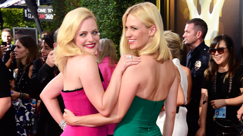 Elisabeth Moss and January Jones posing