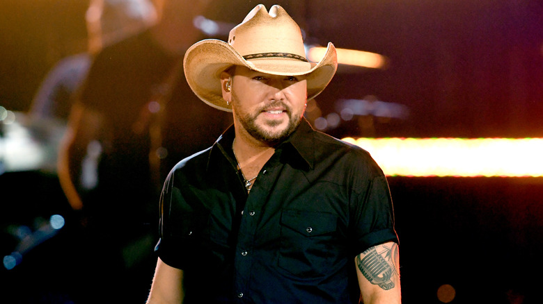 Jason Aldean performing