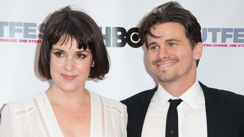 Melanie Lynskey and Jason Ritter white dress