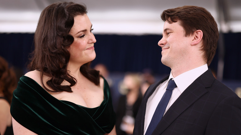 Melanie Lynskey and Jason Ritter looking at each other