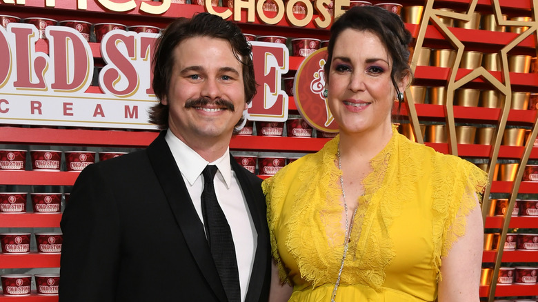 Melanie Lynskey and Jason Ritter yellow dress