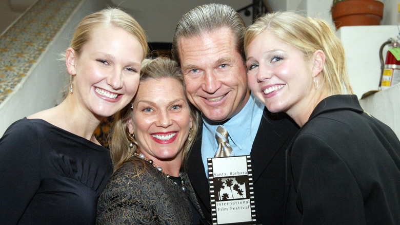 Jeff Bridges with daughter Hayley, wife Sue, and daughter Isabella in 2003