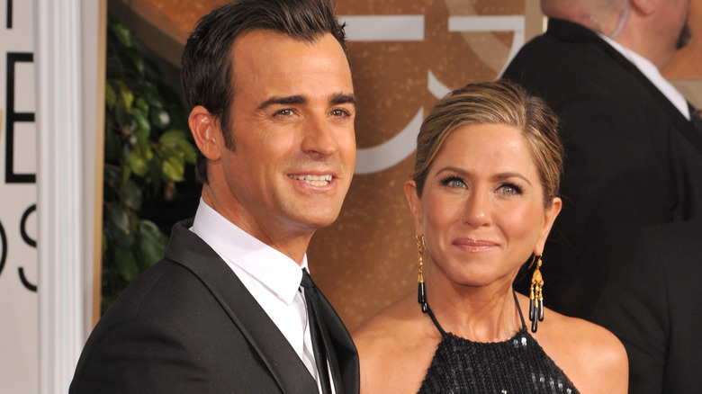 Justin Theroux smiling with Jennifer Aniston