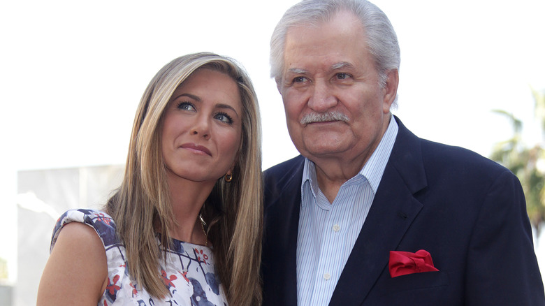 Jennifer Aniston posing with dad