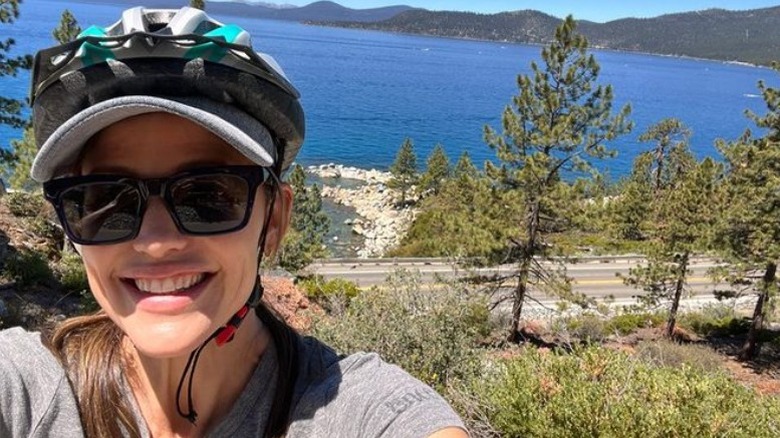 Jennifer Garner biking