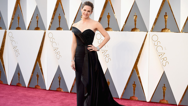 Jennifer Garner wearing Versace at the 2016 Oscars