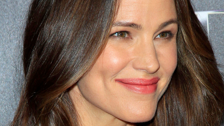 Jennifer Garner smirking