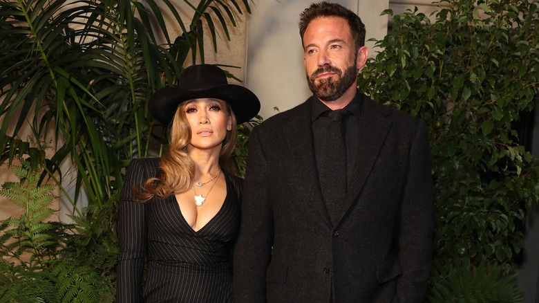 Jennifer Lopez, Ben Affleck posing