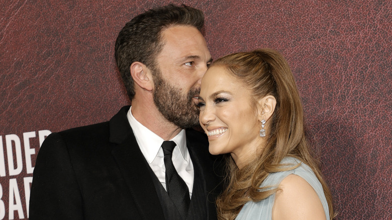 Ben Affleck, Jennifer Lopez posing