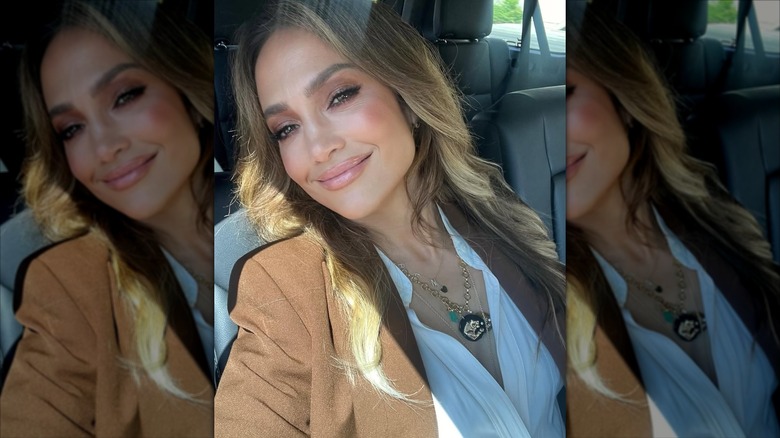 A car selfie of Jennifer Lopez