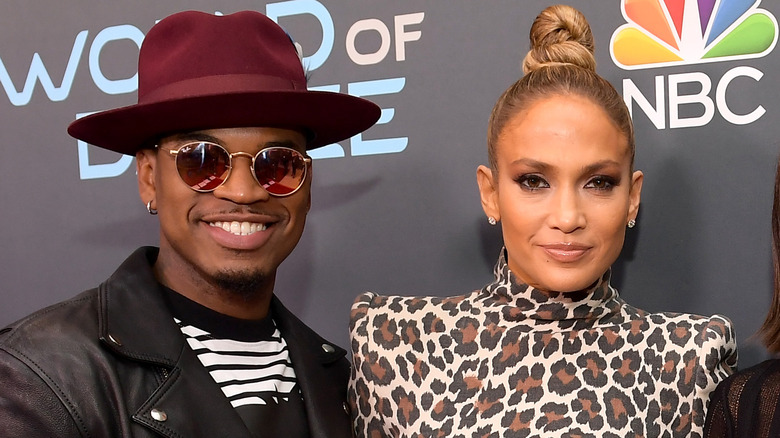 Ne-Yo and Jennifer Lopez posing