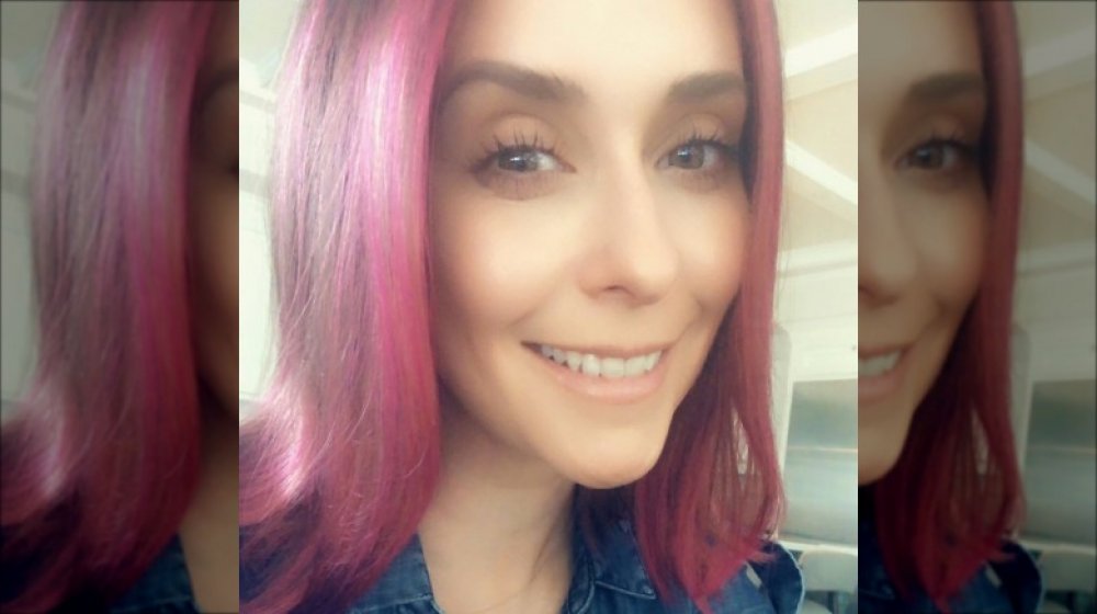 Actress Jennifer Love Hewitt with hot pink highlights