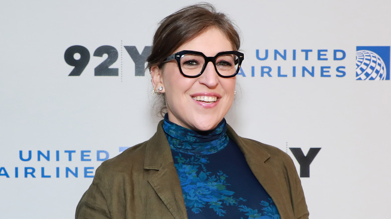 Mayim Bialik smile glasses