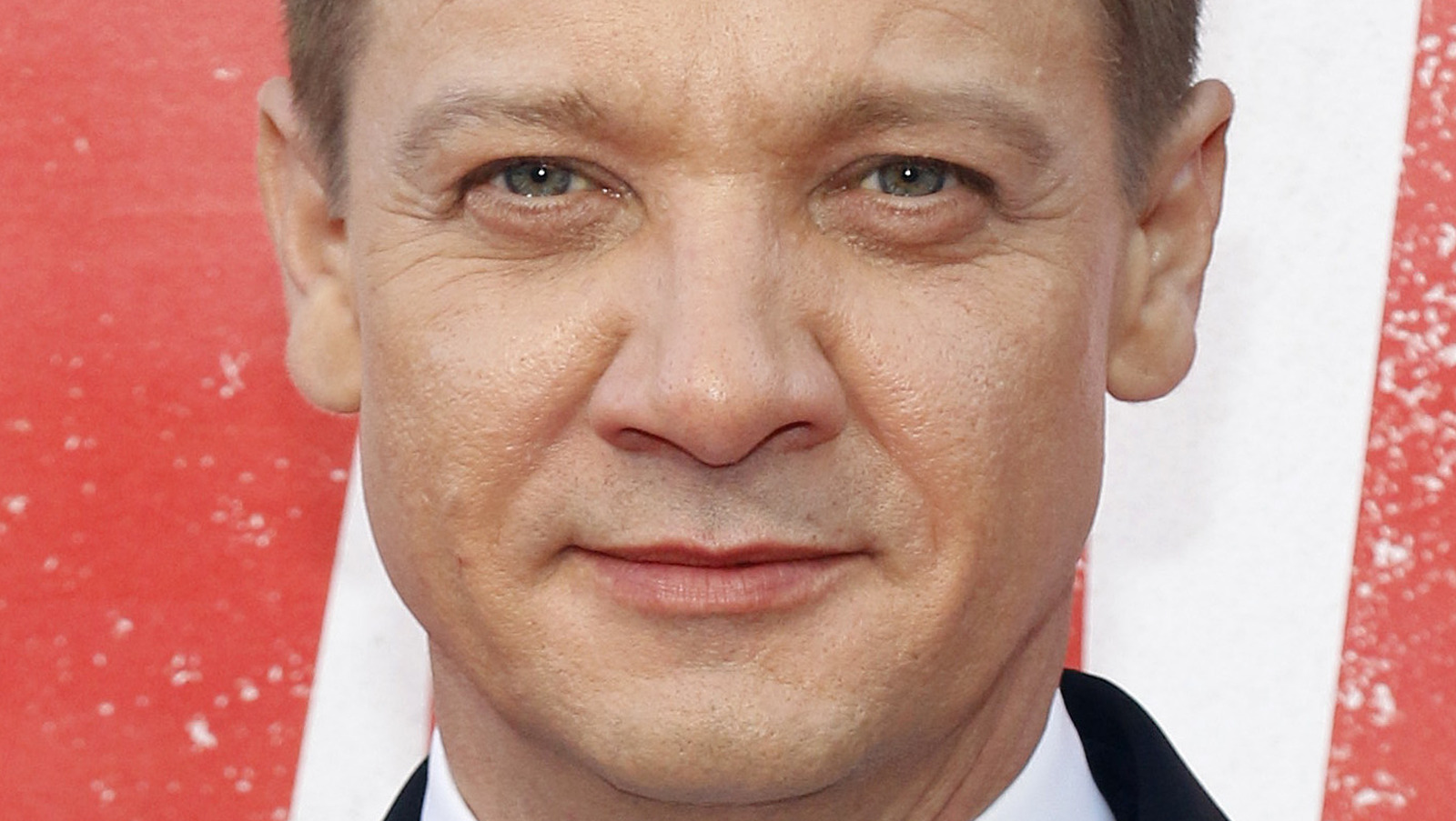 Jeremy Renner Posts Graphic First Glimpse Of Recovery From His Snow Plow Accident Tech Mesy