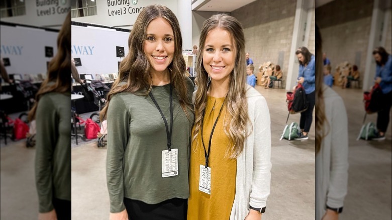 Jessa Duggar and Jana Duggar posing for photo