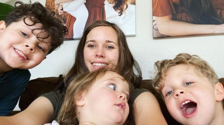 Jessa Duggar Seewald taking selfie with her children