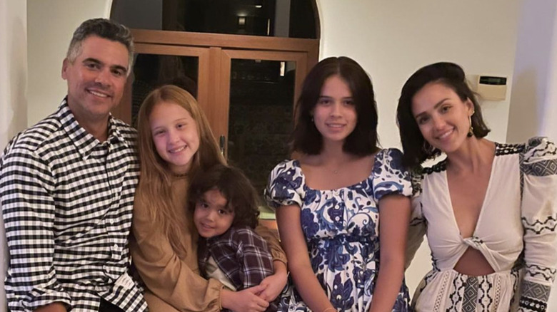 Jessica Alba poses with her kids and husband