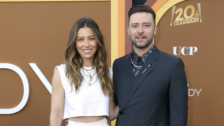 Justin Timberlake and Jessica Biel smiling on the red carpet