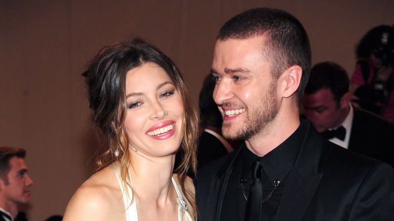 Jessica Biel and Justin Timberlake smiling