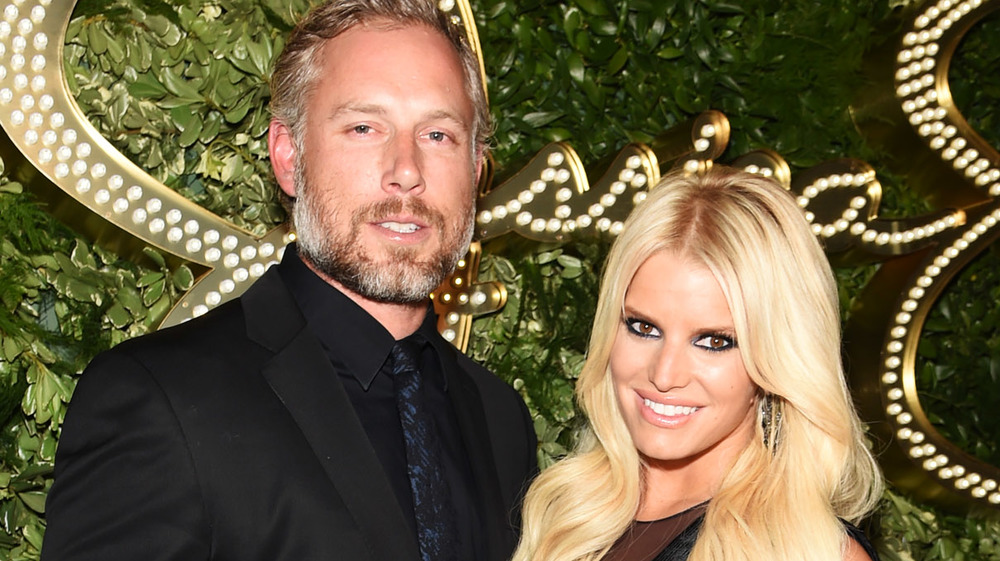 Jessica Simpson and Eric Johnson posing together