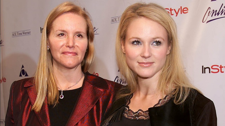 Jewel Accuses Her Mother Of Staggering Embezzlement