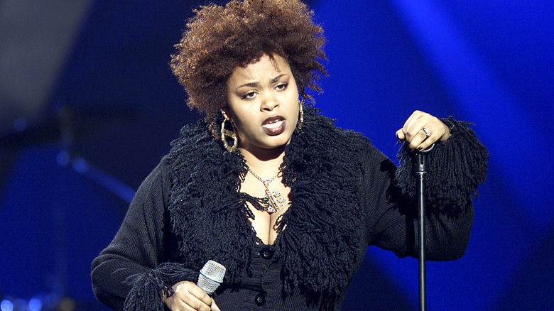 Jill Scott performing