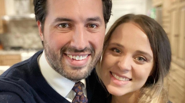 Jeremy Vuolo and Jinger Vuolo taking a selfie