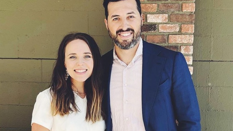 Jinger Duggar, Jeremy Vuolo posing