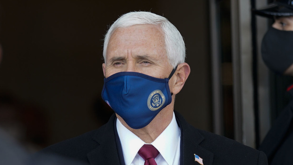 Mike Pence wearing face mask