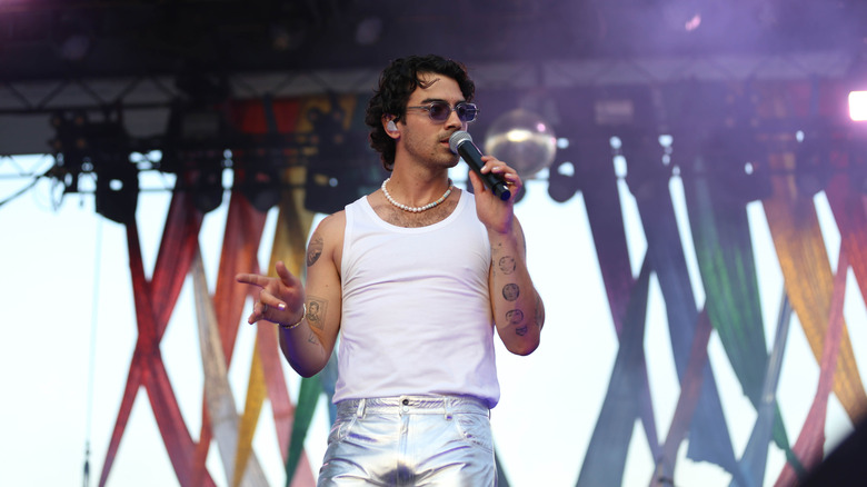 Joe Jonas performing