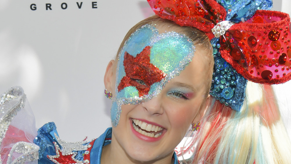 JoJo Siwa smiling on the red carpet