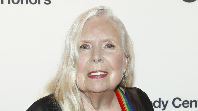 Joni Mitchell on red carpet