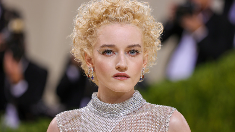 Julia Garner posing