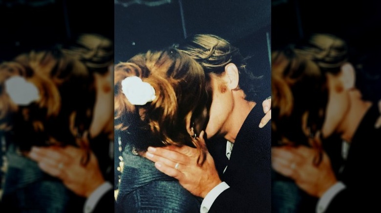 Julia Roberts sharing a kiss with her husband Danny Moder