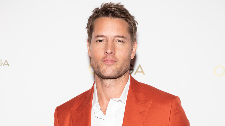 Justin Hartley smiling