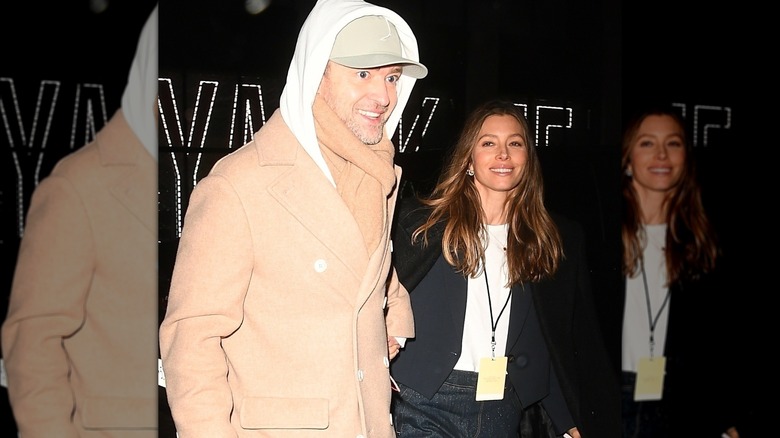 Jessica Biel and Justin Timberlake walking smiling