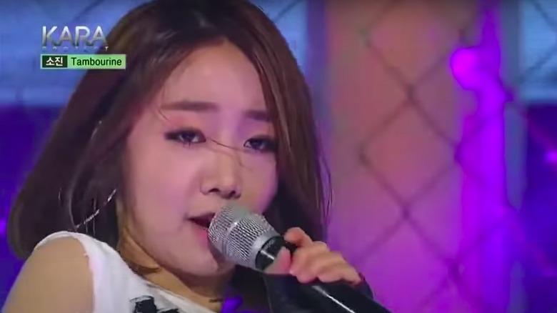 Ahn So-jin singing