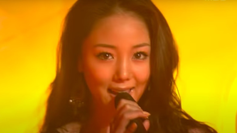 Lee Hye-ryeon (U;Nee) singing