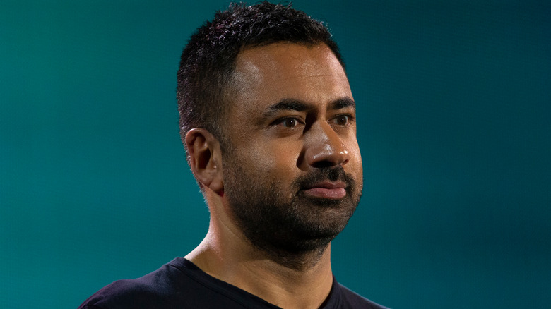 Kal Penn posing