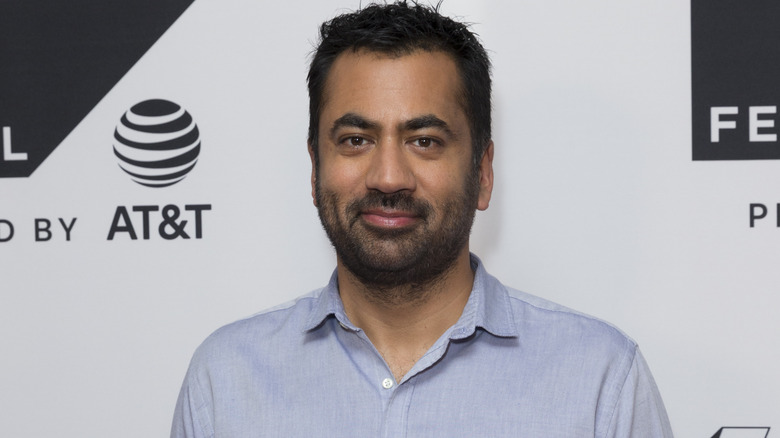 Kal Penn posing