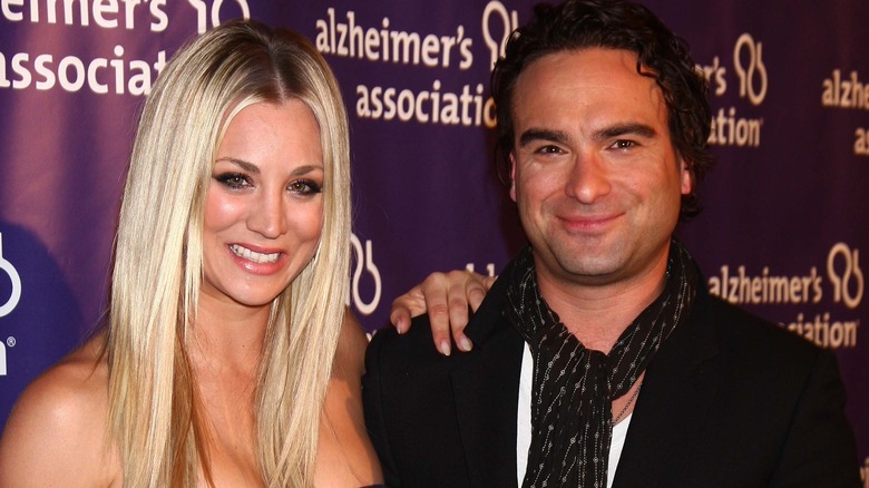 Kaley Cuoco and Johnny Galecki posing