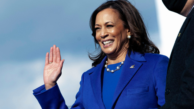 kamala harris swearing in