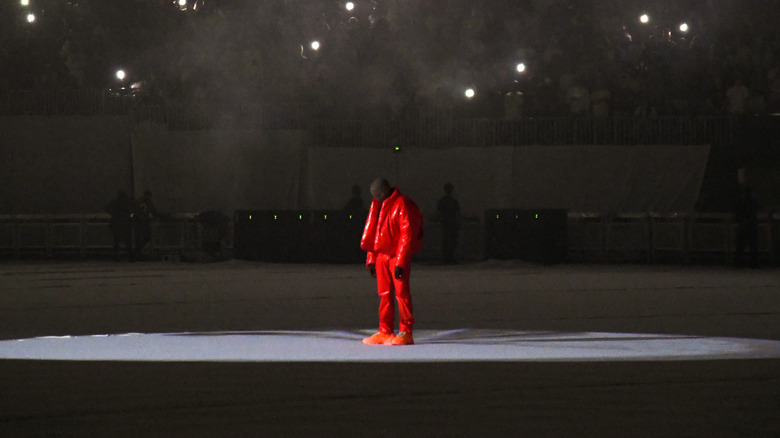 Kanye West performing in Atlanta