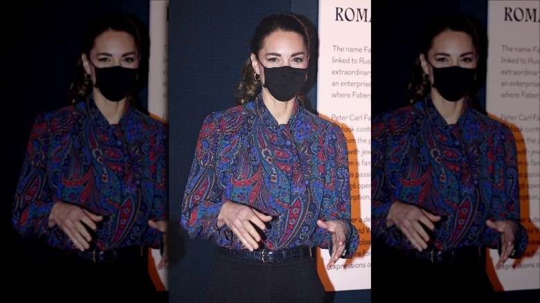 Kate Middleton wearing black face mask and paisley blouse