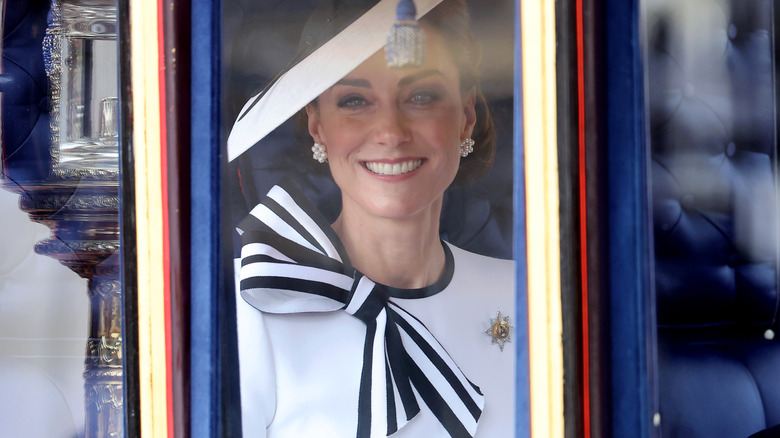 Kate Middleton huge bow dress