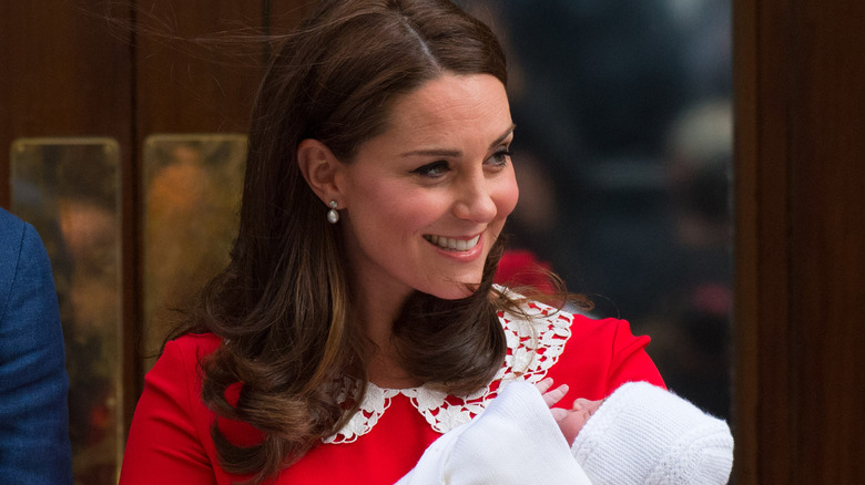 Kate Middleton poses with her newborn child