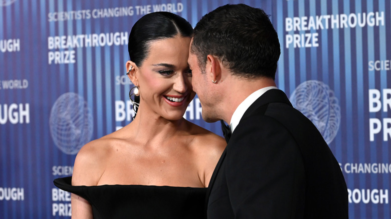 Katy Perry, Orlando Bloom touching foreheads